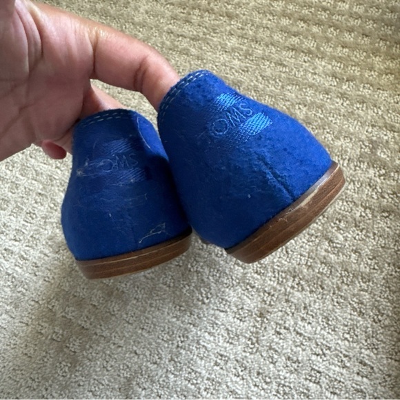 Toms Gray and Blue Casual Flats with Rounded Toe - Picture 4 of 9